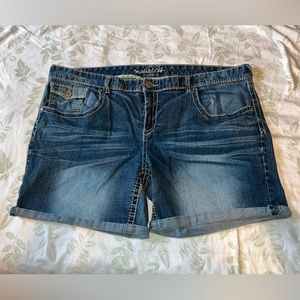 Maurice’s shorts sz26